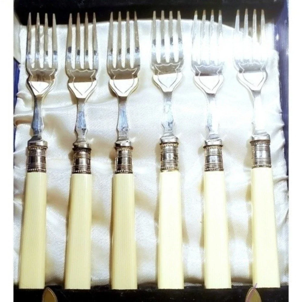 VTG Fish Cutlery English Style Design 6 Sets Forks Knifes faux bone Silver pl
